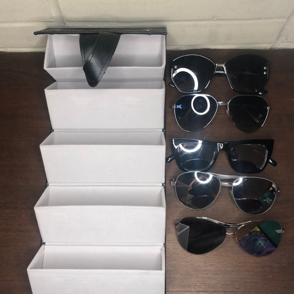5 Slot Sunglasses case with glasses